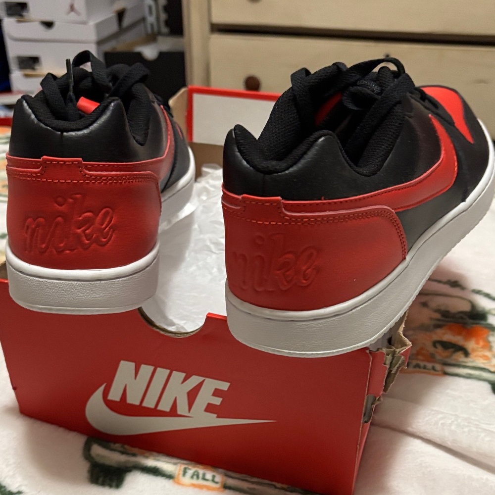 Nike Men's Black and Red Sneakers - Picture 3 of 7